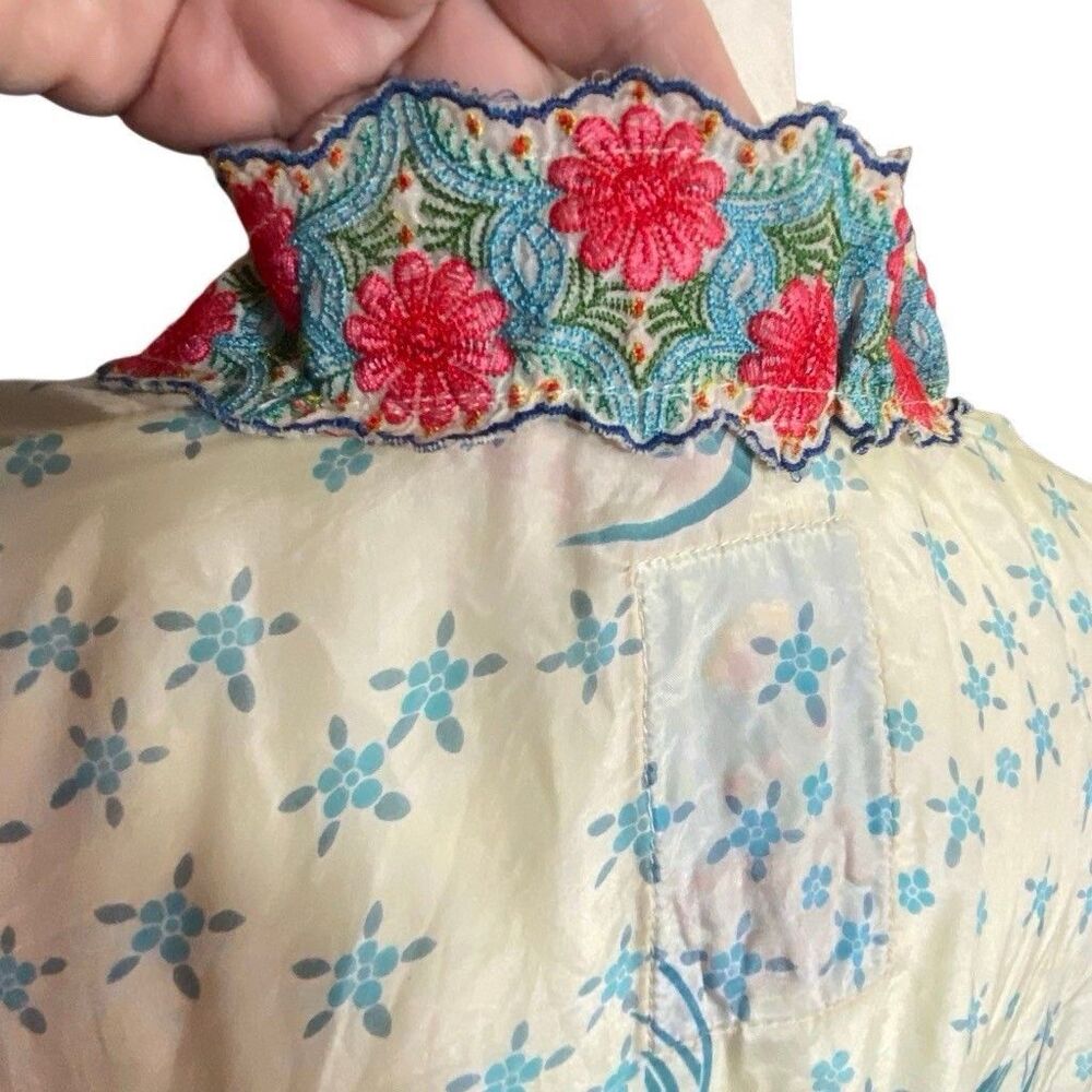 Johnny Was 100% Silk Tunic Blouse Cream Blue Floral Large Boho Print Artisan Top - Picture 4 of 9